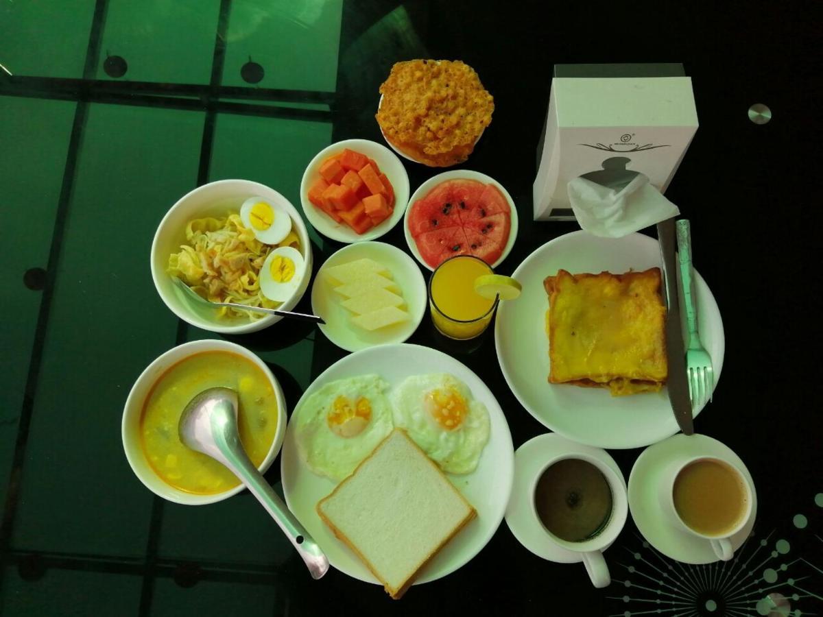 Golden Gate China Town Hotel Γιανγκόν Εξωτερικό φωτογραφία