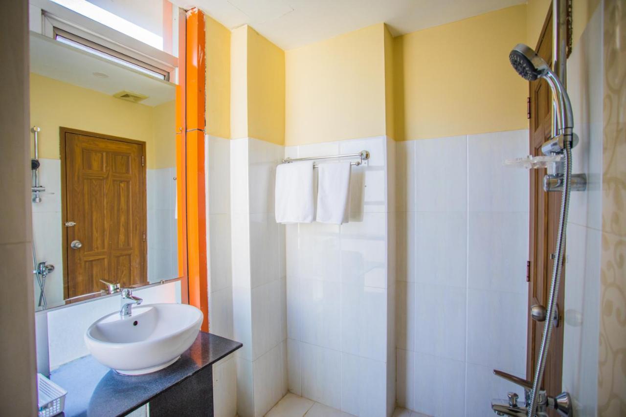 Golden Gate China Town Hotel Γιανγκόν Εξωτερικό φωτογραφία
