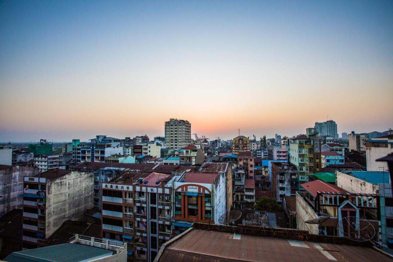 Golden Gate China Town Hotel Γιανγκόν Εξωτερικό φωτογραφία