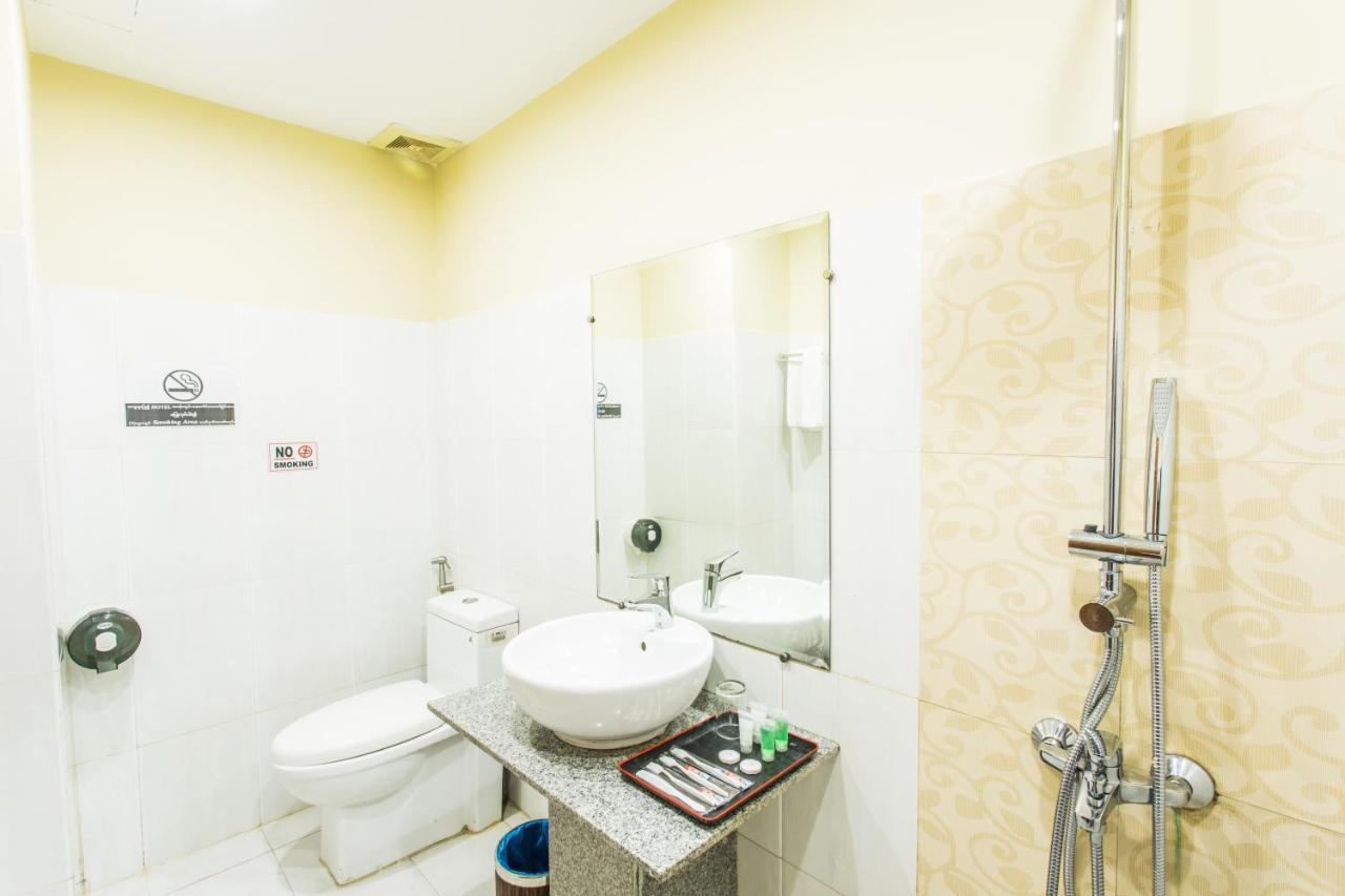Golden Gate China Town Hotel Γιανγκόν Εξωτερικό φωτογραφία