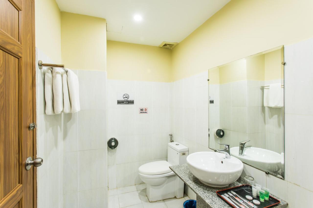 Golden Gate China Town Hotel Γιανγκόν Εξωτερικό φωτογραφία